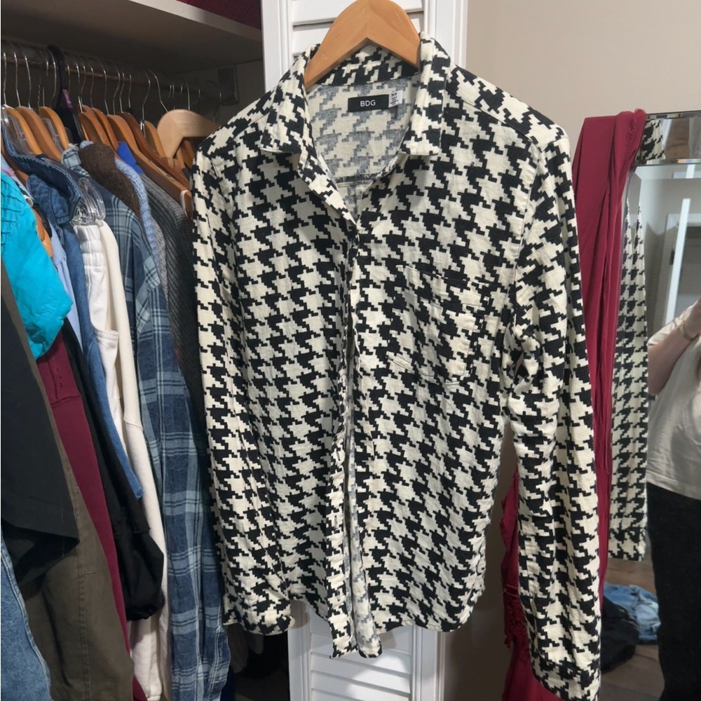 BDG Black and Cream Houndstooth Button-Up Shirt